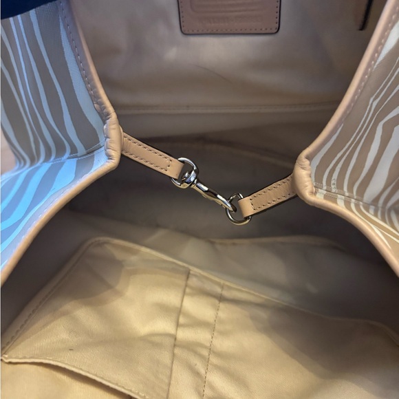 Large coach purse! - Picture 6 of 7